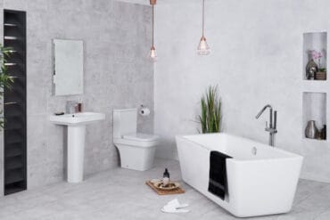 salle-bain-moderne-toilettes-baignoire